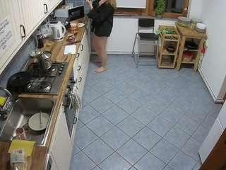 voyeurcam-julmodels-kitchen-2