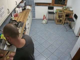 Myfreecams Model Admin camsoda voyeurcam-julmodels-kitchen-2