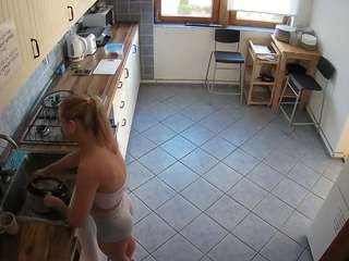 Camgirl Seiten camsoda voyeurcam-julmodels-kitchen-2