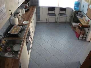 voyeurcam-julmodels-kitchen-2