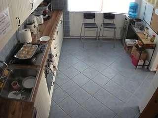 voyeurcam-julmodels-kitchen-2