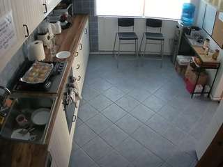 voyeurcam-julmodels-kitchen-2