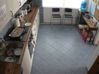 voyeurcam-julmodels-kitchen-2