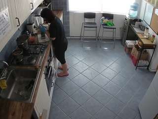voyeurcam-julmodels-kitchen-2