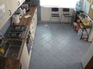 voyeurcam-julmodels-kitchen-2
