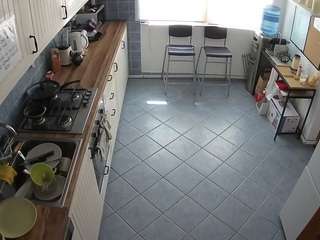 voyeurcam-julmodels-kitchen-2