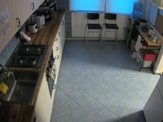 voyeurcam-julmodels-kitchen-2