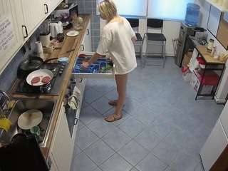 voyeurcam-julmodels-kitchen-2