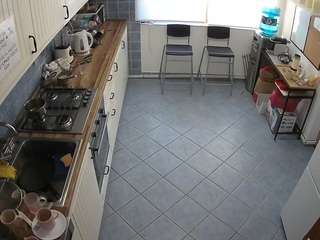 voyeurcam-julmodels-kitchen-2