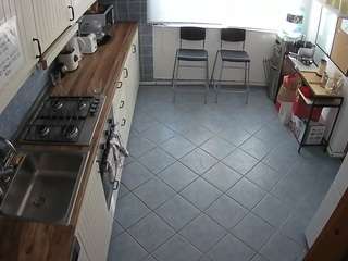 voyeurcam-julmodels-kitchen-2 webcam