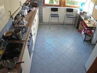 voyeurcam-julmodels-kitchen-2 camsoda