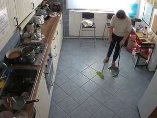 voyeurcam-julmodels-kitchen-2 camsoda