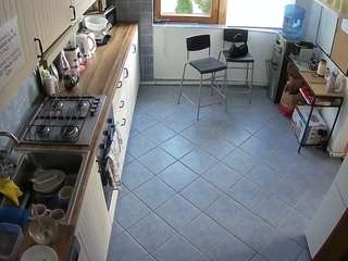 voyeurcam-julmodels-kitchen-2