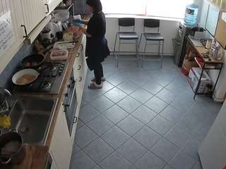 voyeurcam-julmodels-kitchen-2