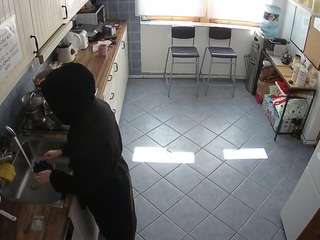 voyeurcam-julmodels-kitchen-2 webcam
