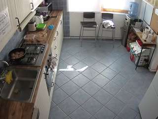 voyeurcam-julmodels-kitchen-2