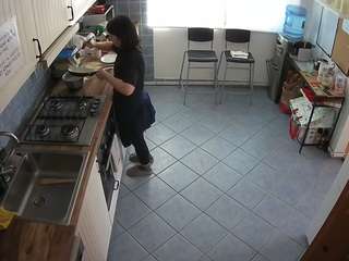 voyeurcam-julmodels-kitchen-2 camsoda
