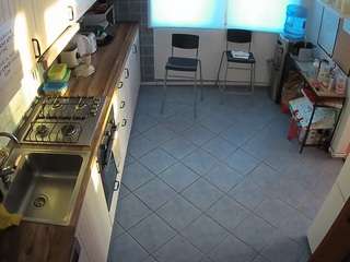 voyeurcam-julmodels-kitchen-2 camsoda