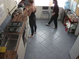 voyeurcam-julmodels-kitchen-2 camsoda
