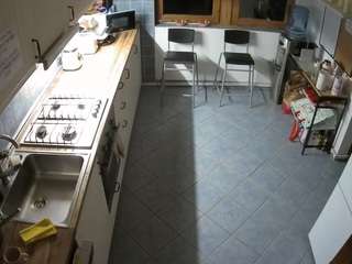 voyeurcam-julmodels-kitchen-2 camsoda