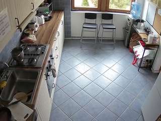 voyeurcam-julmodels-kitchen-2 camsoda