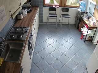 voyeurcam-julmodels-kitchen-2