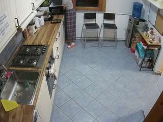 voyeurcam-julmodels-kitchen-2