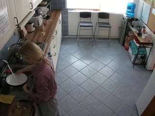 voyeurcam-julmodels-kitchen-2