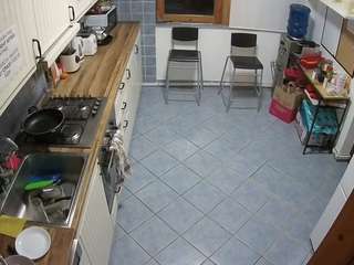 voyeurcam-julmodels-kitchen-2