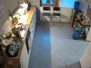 voyeurcam-julmodels-kitchen-2