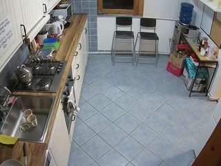 voyeurcam-julmodels-kitchen-2 webcam