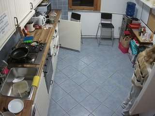 voyeurcam-julmodels-kitchen-2
