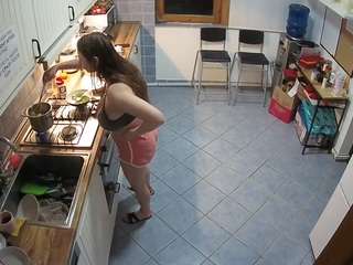 voyeurcam-julmodels-kitchen-2
