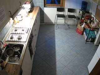 voyeurcam-julmodels-kitchen-2