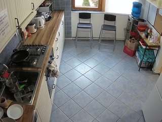 voyeurcam-julmodels-kitchen-2