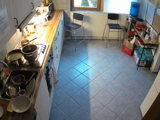 voyeurcam-julmodels-kitchen-2