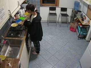 voyeurcam-julmodels-kitchen-2