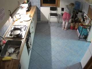voyeurcam-julmodels-kitchen-2