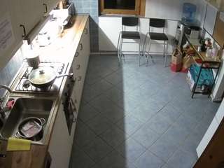 voyeurcam-julmodels-kitchen-2
