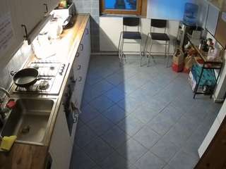 voyeurcam-julmodels-kitchen-2