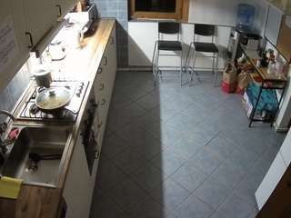 voyeurcam-julmodels-kitchen-2
