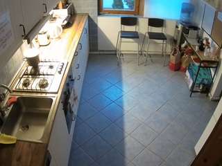 voyeurcam-julmodels-kitchen-2