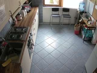 voyeurcam-julmodels-kitchen-2