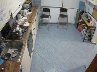 voyeurcam-julmodels-kitchen-2