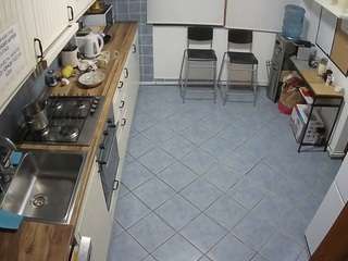 voyeurcam-julmodels-kitchen-2