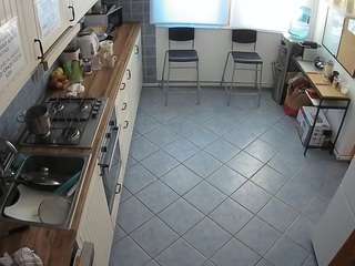 voyeurcam-julmodels-kitchen-2
