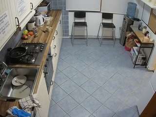 voyeurcam-julmodels-kitchen-2