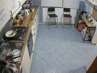 voyeurcam-julmodels-kitchen-2