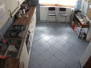 voyeurcam-julmodels-kitchen-2
