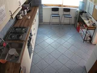voyeurcam-julmodels-kitchen-2